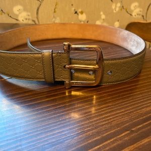 Grey Gucci Belt